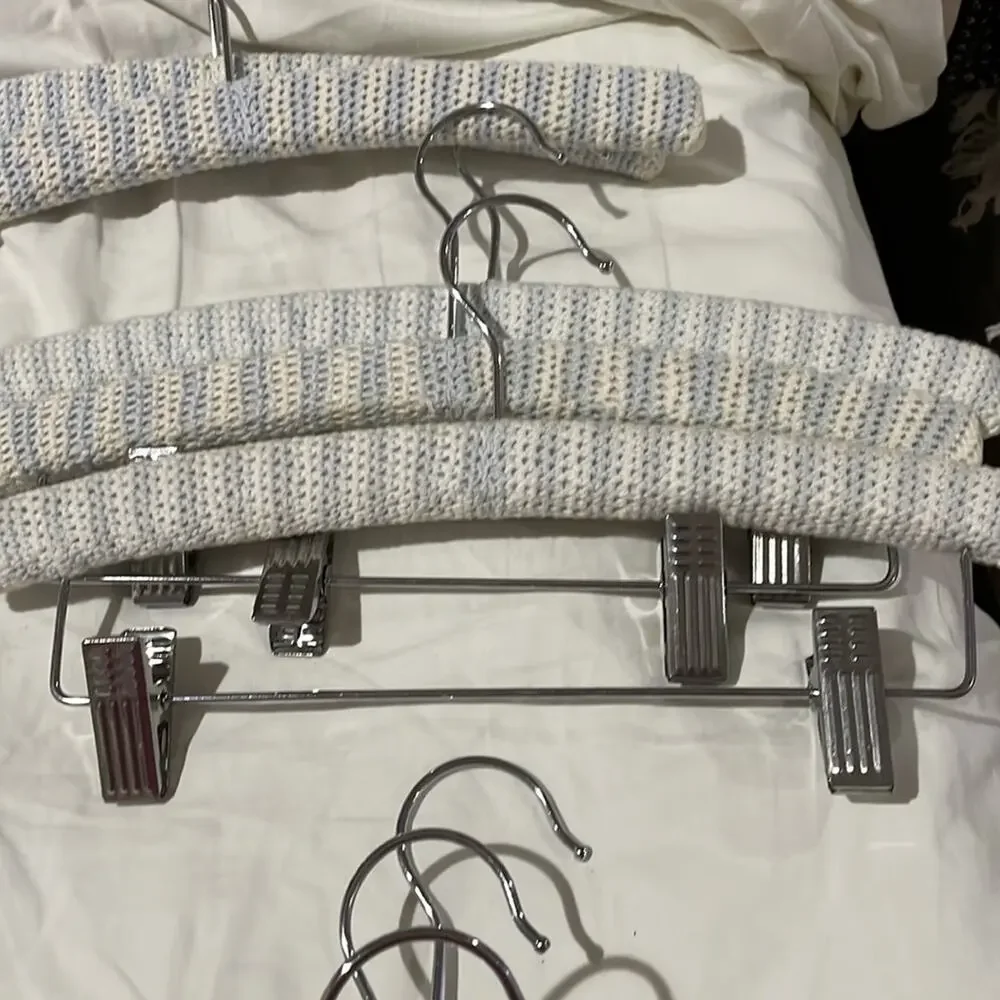 23 hanger blue cream tan woven 7 pants clips 16 top hanger guc